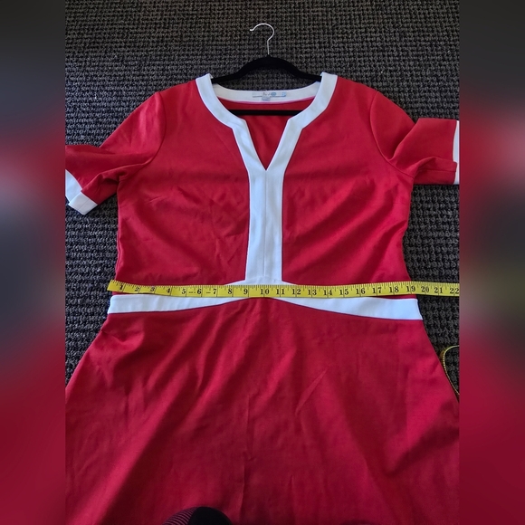 Elegant Red and White Dress - Picture 7 of 7